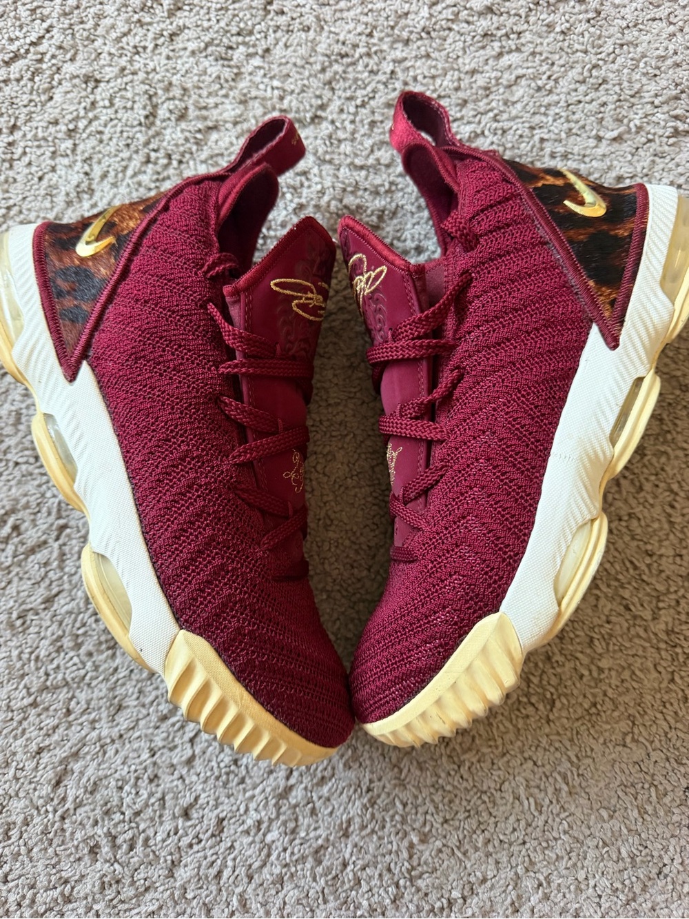GUC Authentic Nike LeBron 16 King Kids size youth 5 / women’s 6.5